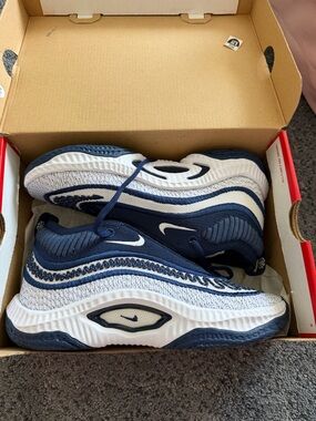 Nike Cosmic Unity 3s in Blue/White